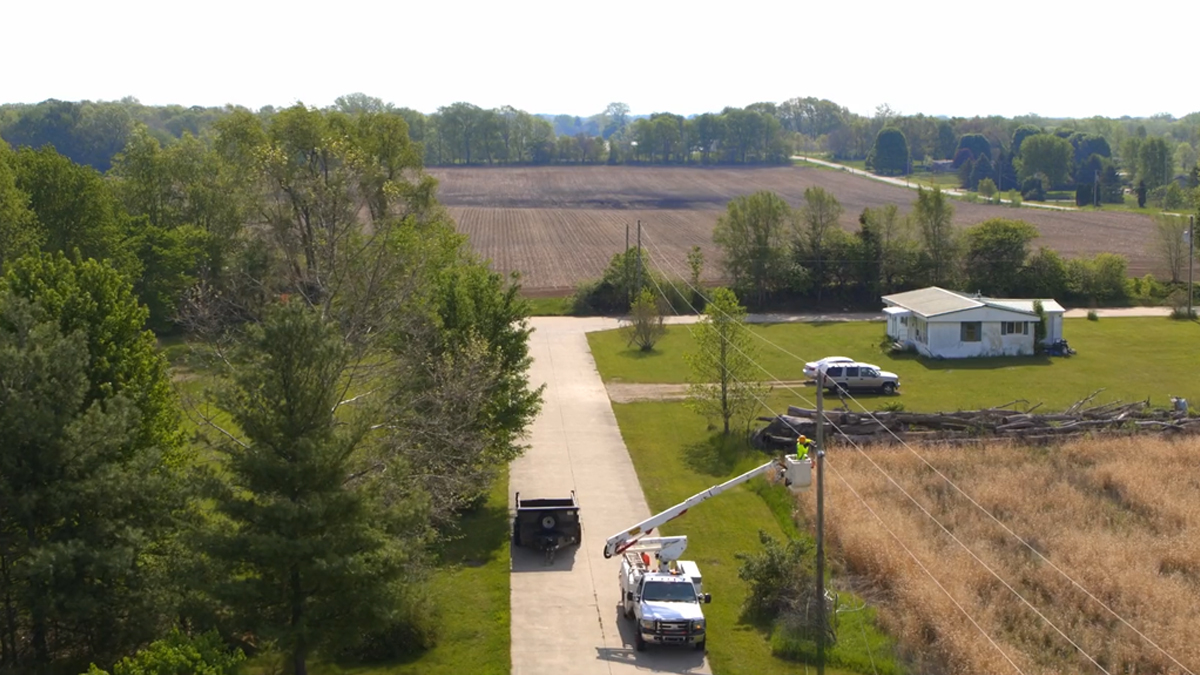 Kosciusko Connect technician working on lines in bucket truck